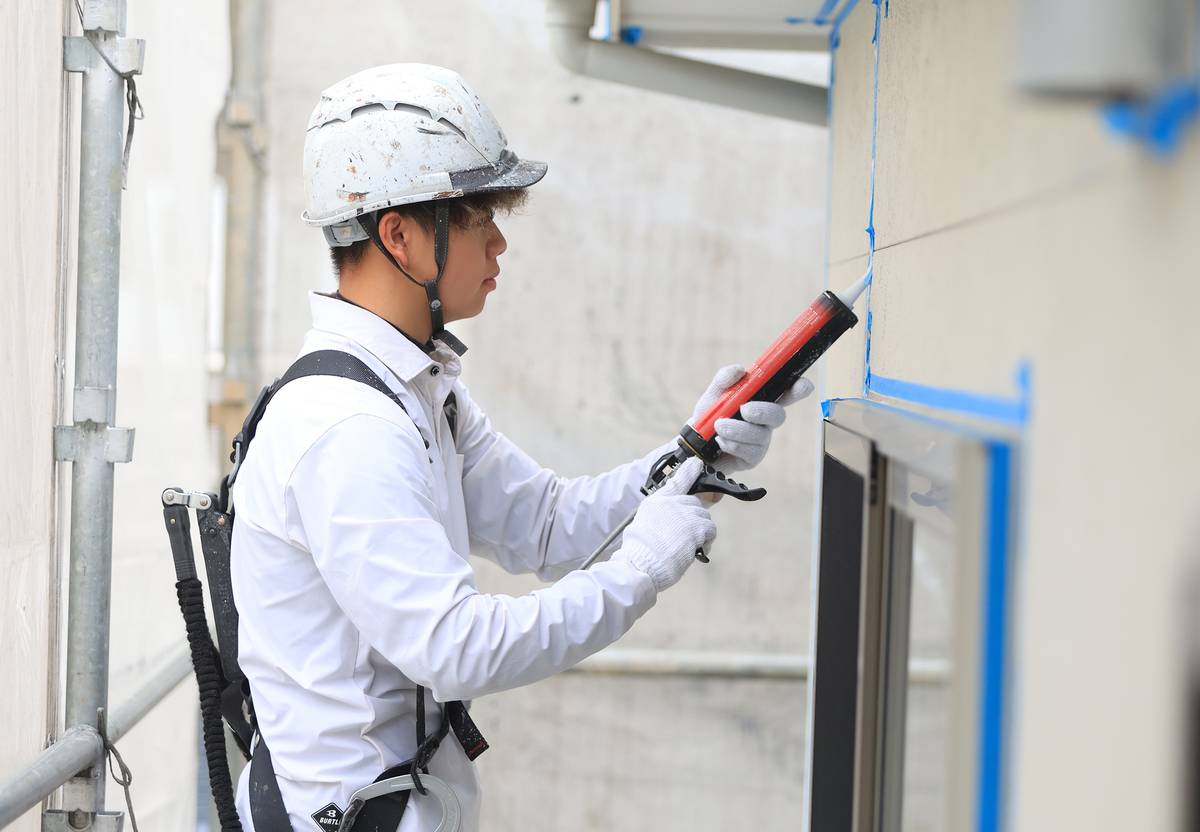シーリング（コーキング）の打ち替え作業