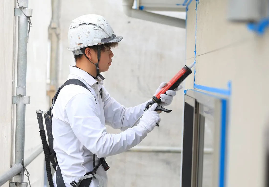 シーリング（コーキング）打ち替えの充填作業