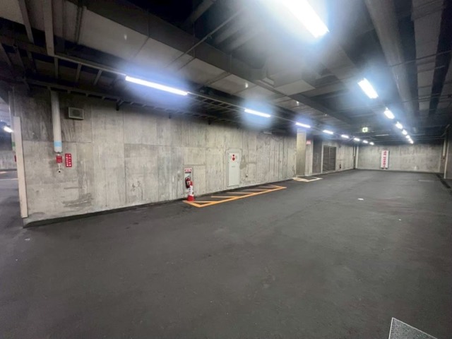 オフィスビル様 地下駐車場内塗装（福島市） 施工前