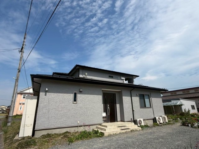 登米市豊里町 S様邸 外壁・屋根塗装（グレー） 施工後